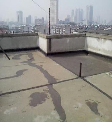 弋阳漏水维修 楼顶漏水是什么原因，楼顶漏水维修方法是什么?